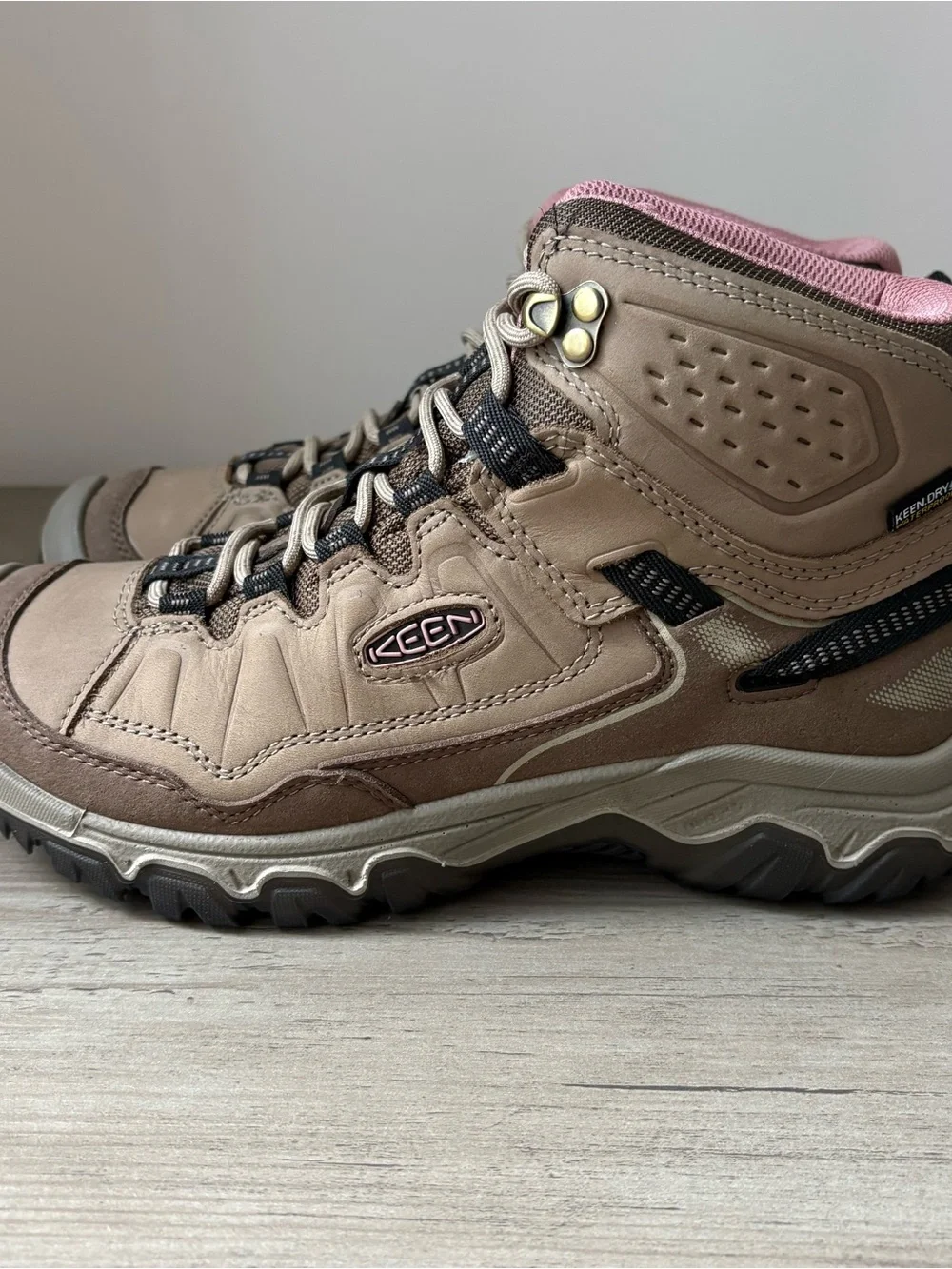 KEEN Targhee IV Mid Waterproof  Women’s Hiking Boots US 9 Brindle/Rose NEW